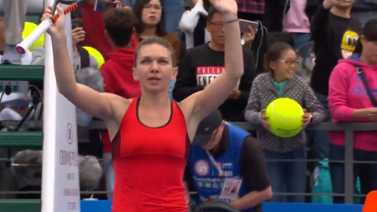 Simona Halep s-a calificat în turul al doilea la Australian Open. Probleme la gleznă pentru româncă