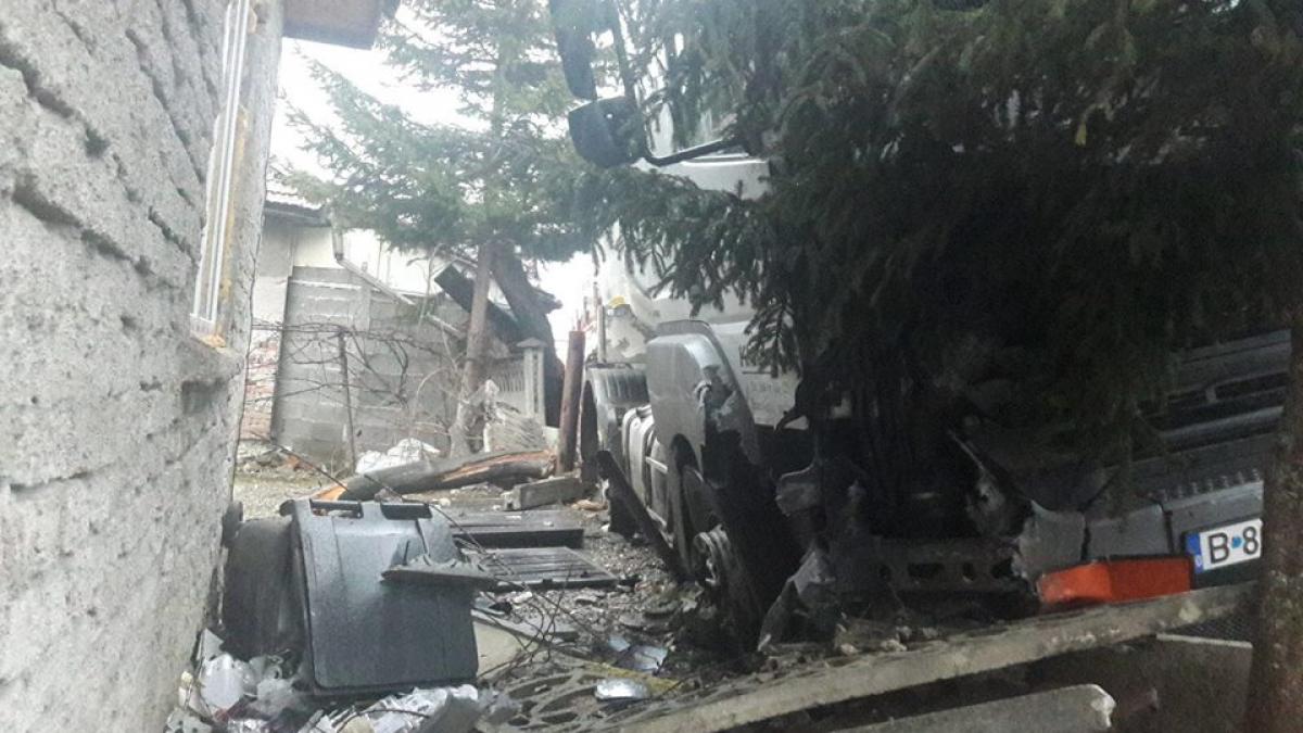 Pericol de explozie în Zărnești. Zeci de persoane, evacuate