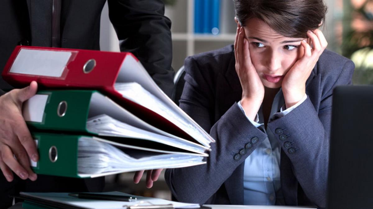 10% dintre români, hărțuiți la job
