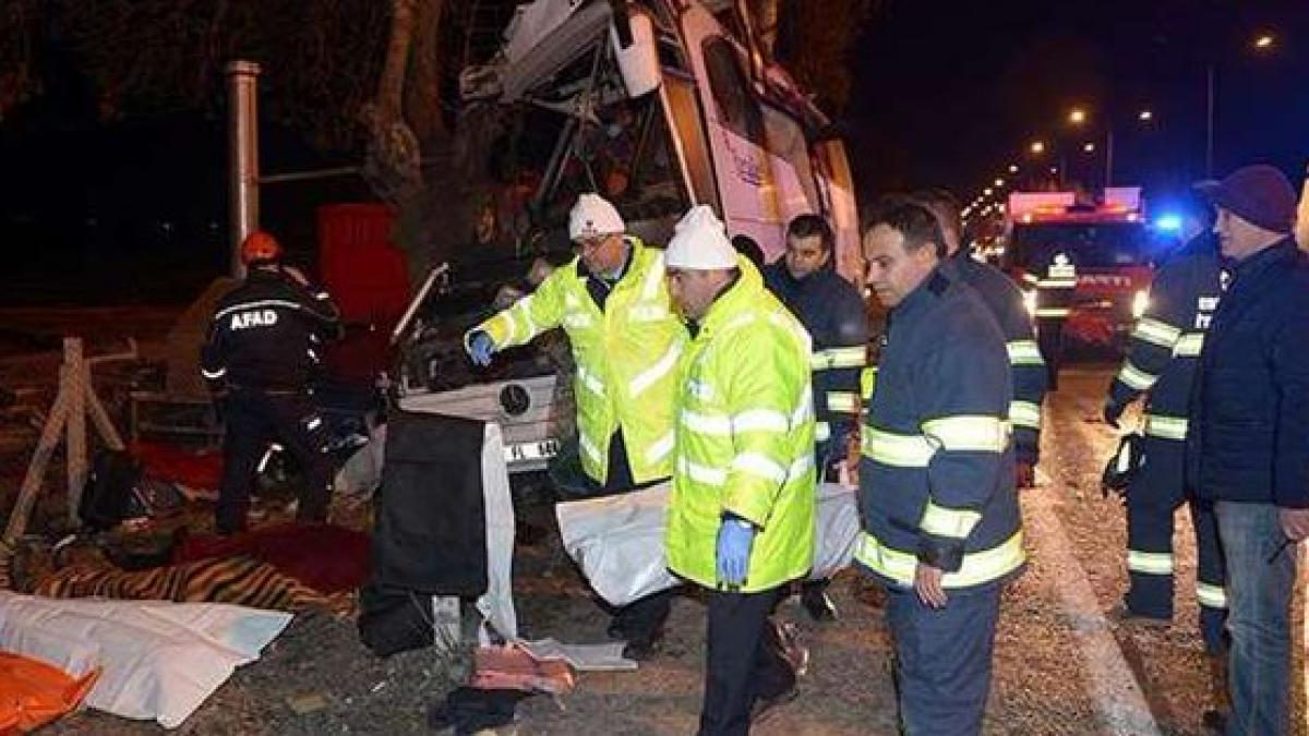 Turcia: 11 morţi şi 46 de răniţi într-un accident de autocar