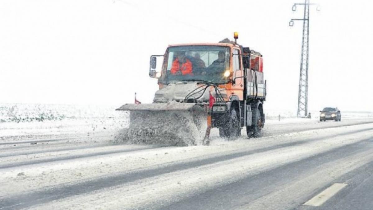 Peste 500 de utilaje de deszăpezire sunt pregătite să acţioneze în Capitală