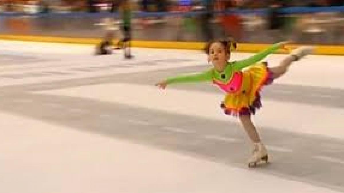 Şcoală de patinaj pentru copii, la Târgu Secuiesc