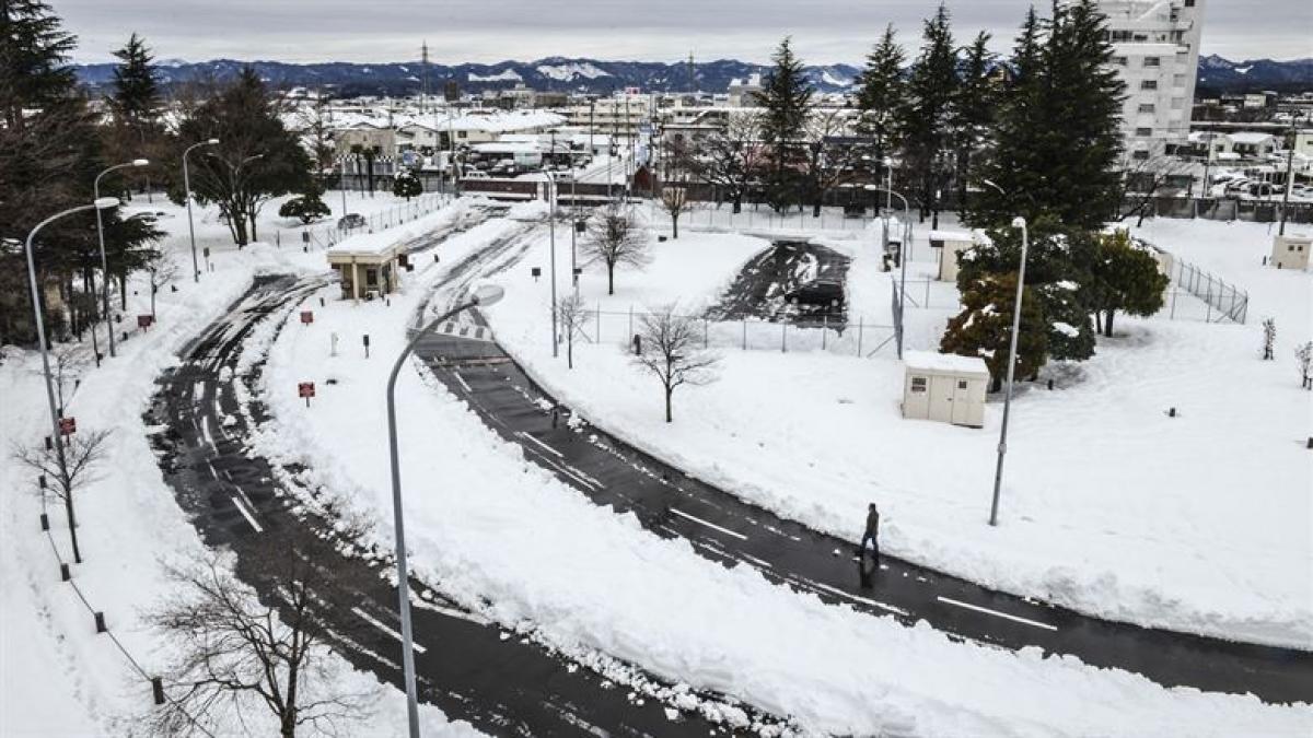 Ninsorile abundente din Japonia perturbă traficul aerian și feroviar