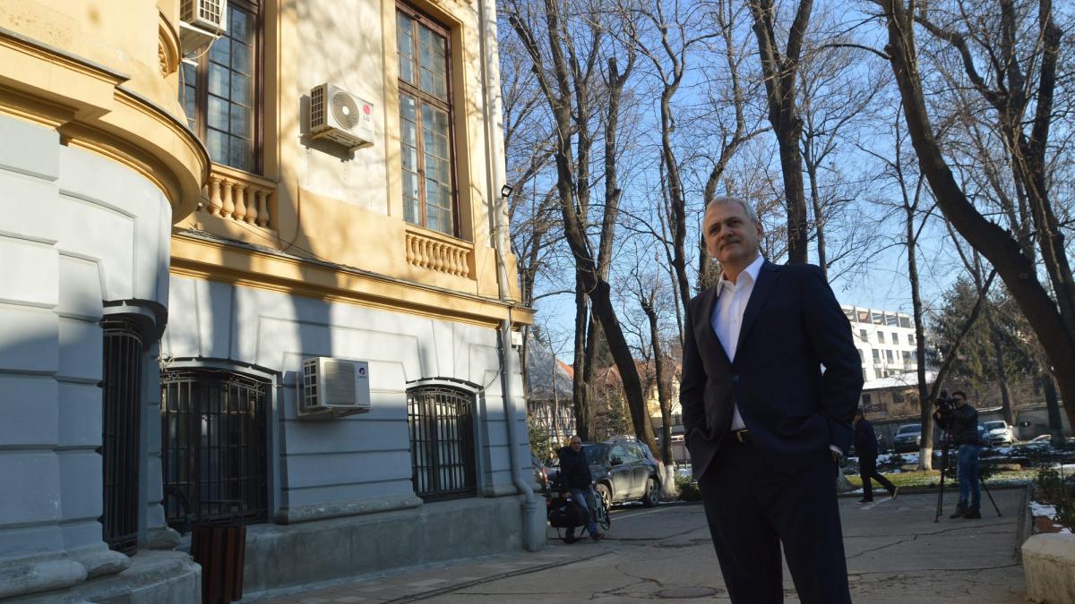 Dăncilă îşi numără voturile din Parlament