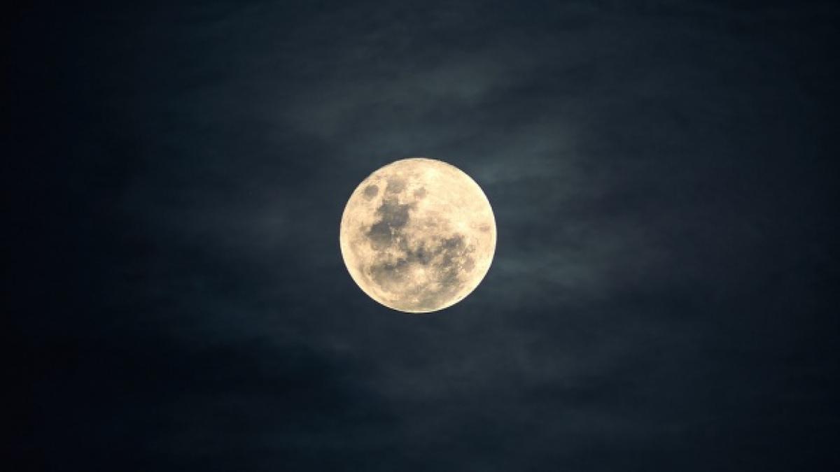 Zodiile, influentate de SUPER LUNA de miercuri seară