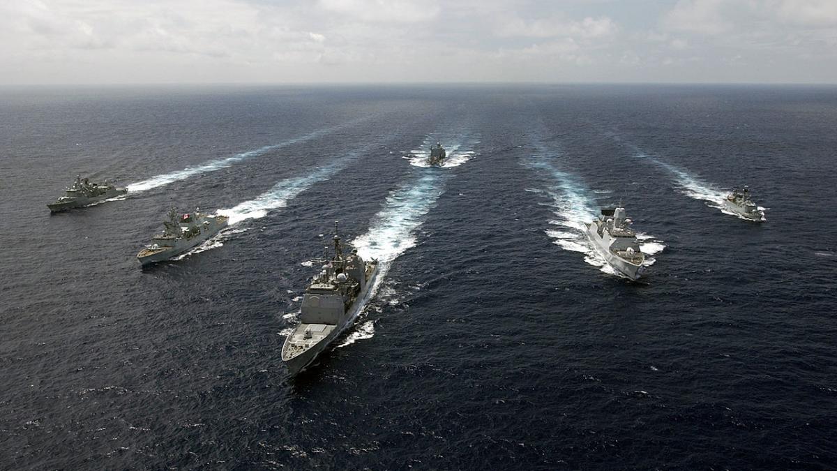 Două grupări navale NATO fac escală în Portul Constanţa