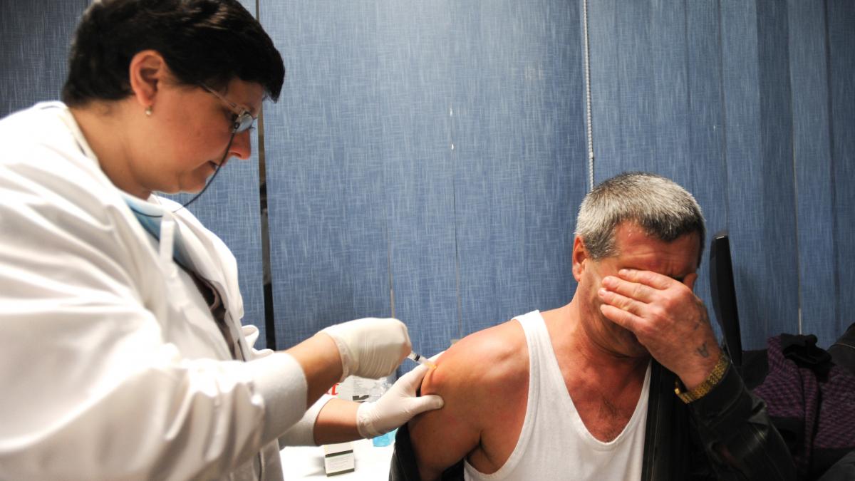 După ce 8 oameni au murit din cauza gripei, ministrul Sănănătății recomandă... vaccinarea