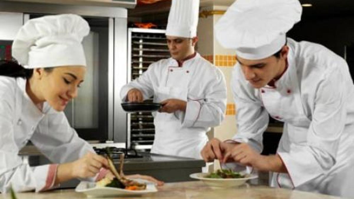 Sibiul se va promova cu bucătari care vor găti la Târgul de Turism al României de la Bucureşti 