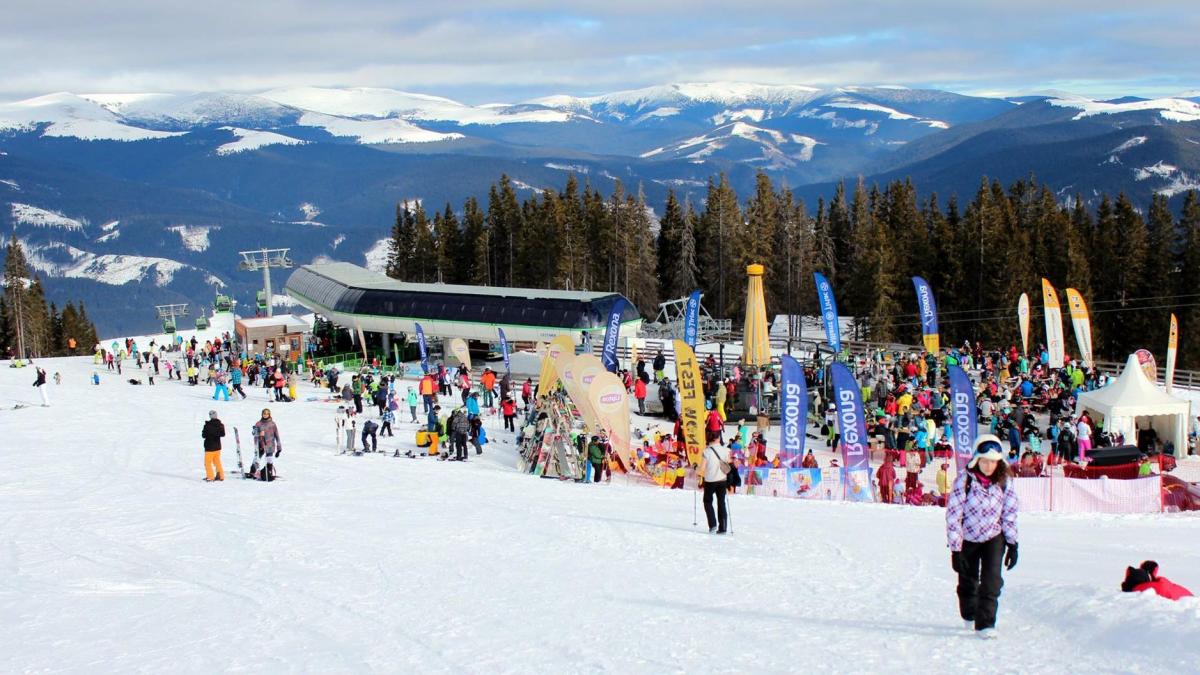 Concurs de oameni de zăpadă, zumba şi paradă cu făclii la Snow Fest