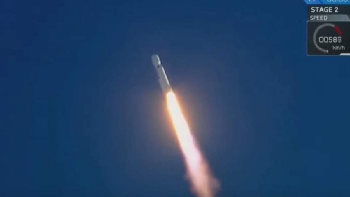 elon musk a intrat in istorie a lansat cea mai puternica racheta din lume