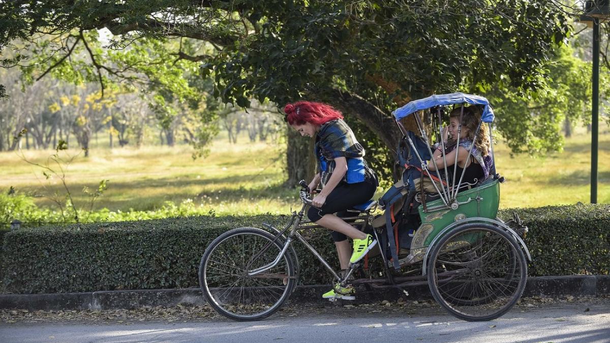 De la bolizi de lux la camioanele sau tuktuk-urile din “Asia Express”