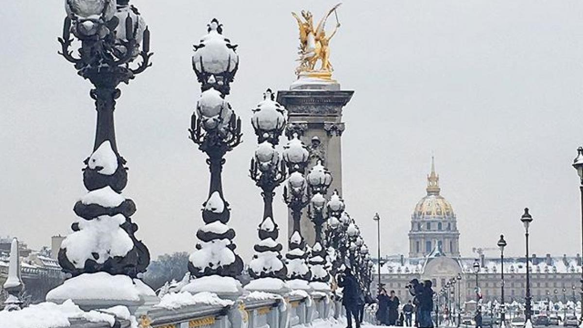 GALERIE FOTO - Parisul sub nămeți. Celebre monumente, acoperite cu strat generos de zăpadă
