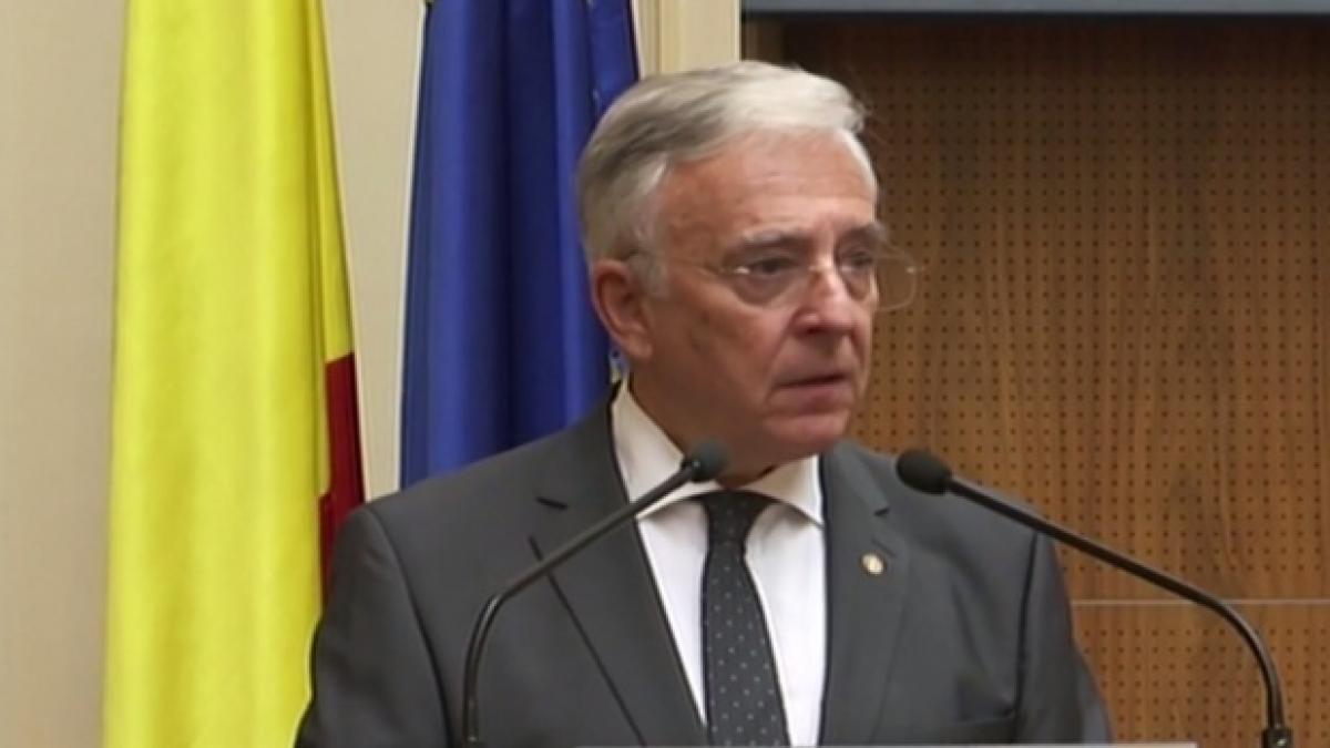 Mugur Isărescu este frapat că importăm foarte multe mere 