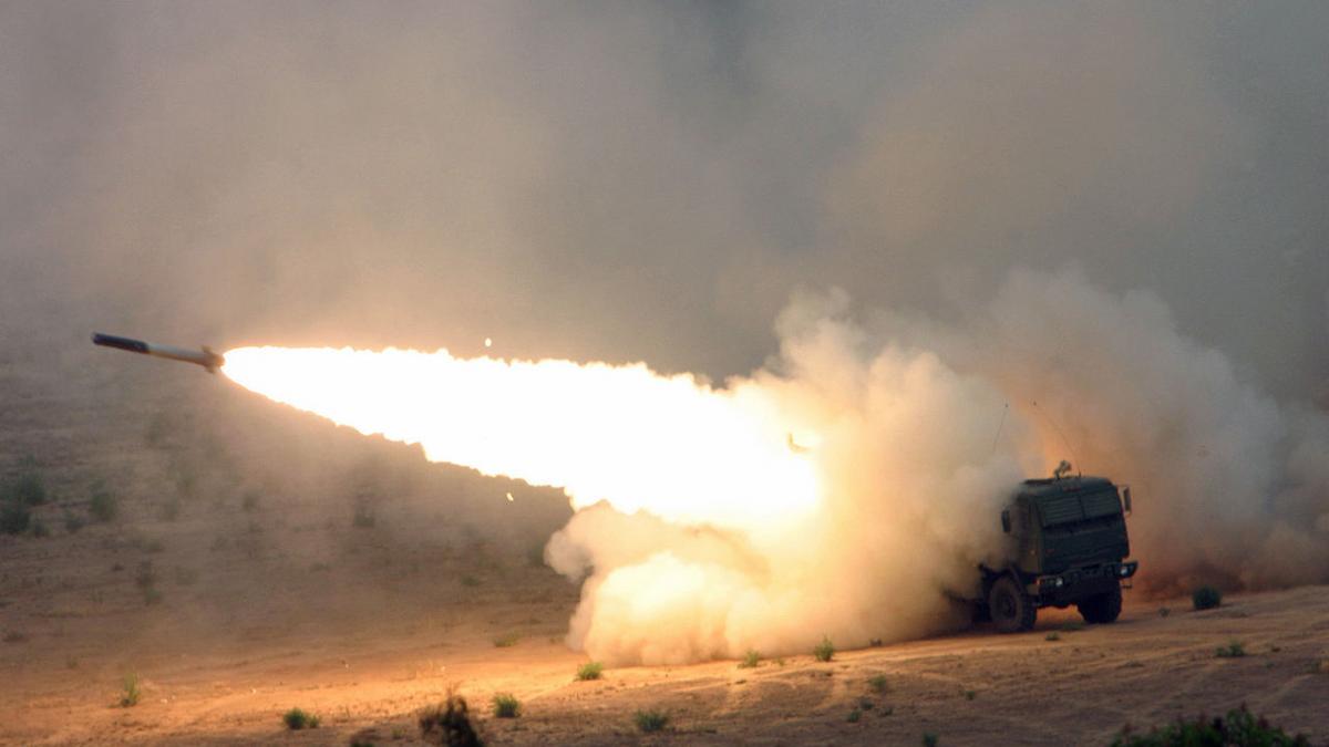 Guvernul va discuta achiziţionarea de rachete HIMARS