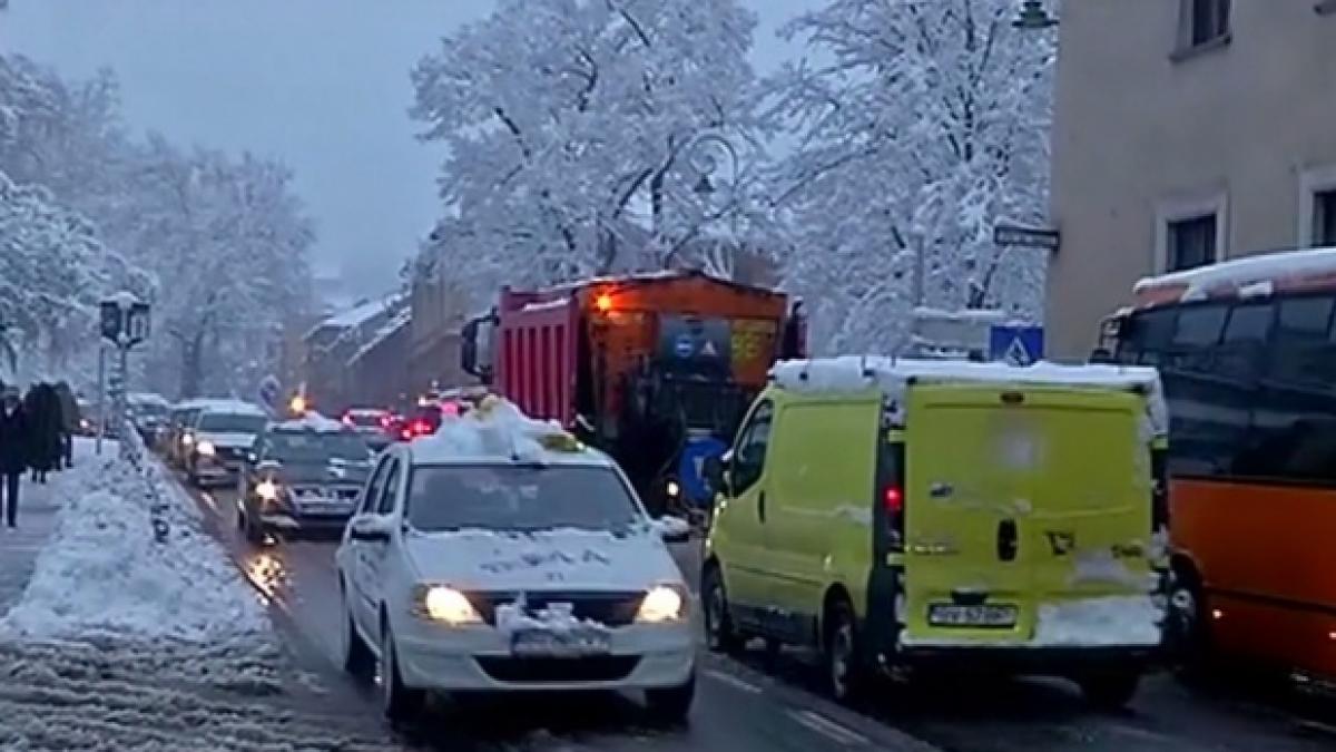 Atenționare meteo! Cod galben de ninsori abundente și viscol în 14 județe