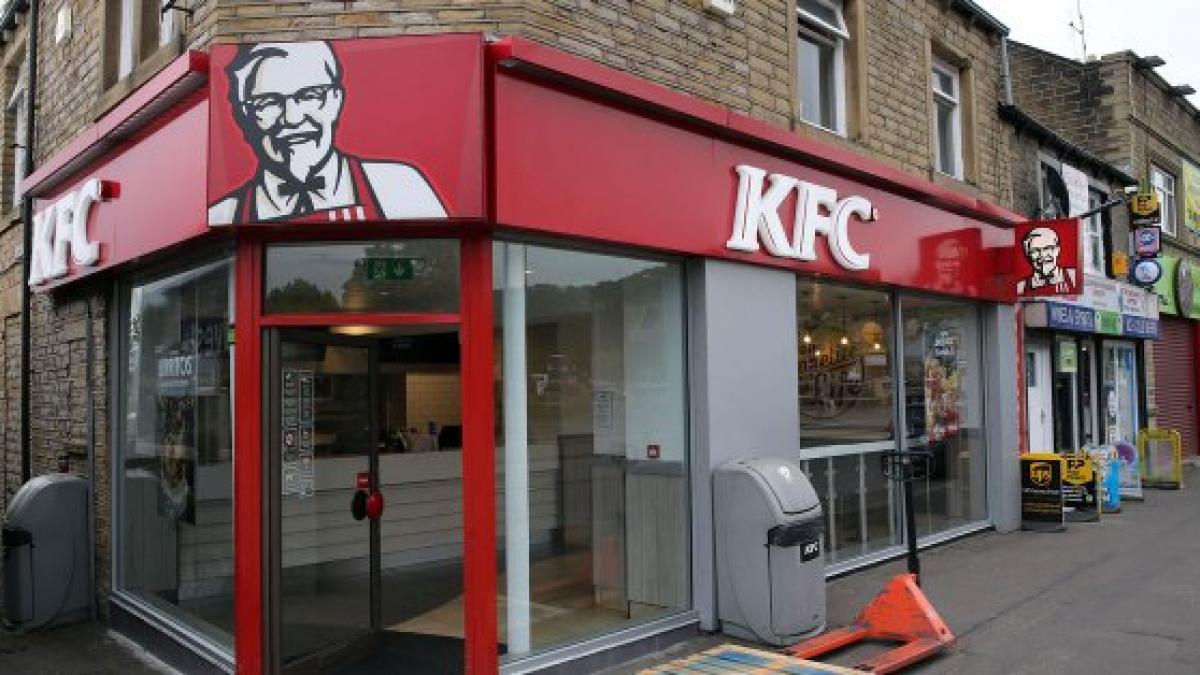 KFC și-a închis majoritatea restaurantelor din Marea Britanie