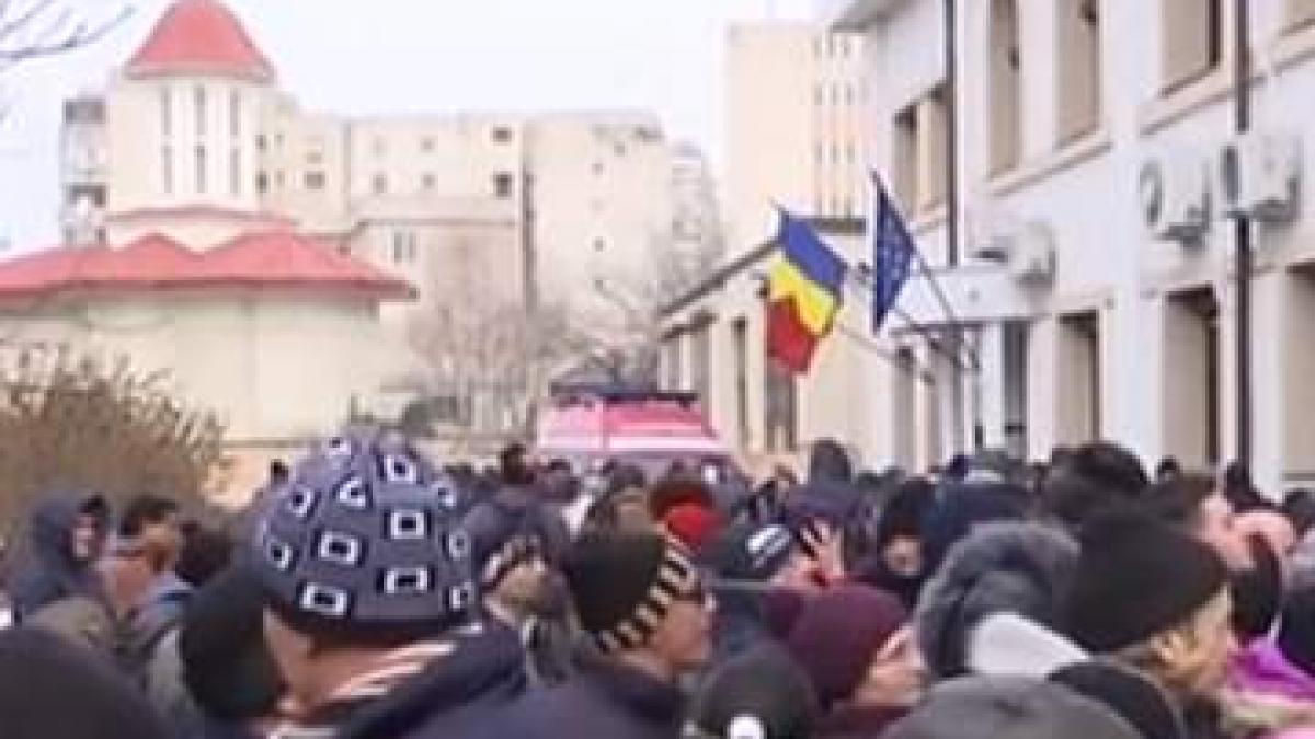 Scandal la procesul 'Mineriada'; un bărbat a leşinat
