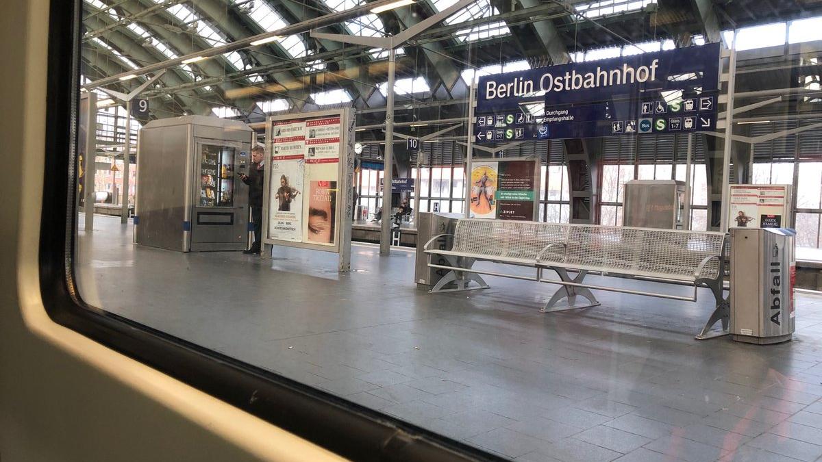 O gară din centrul Berlinului a fost evacuată din cauza unui pachet suspect