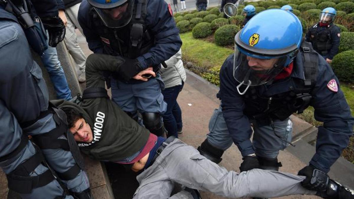 Ciocniri violente între antifasciști și forțele de ordine din Italia