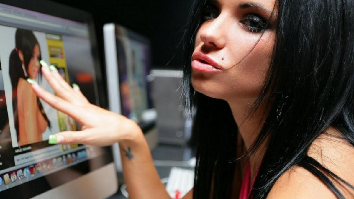 EL PAIS ne face reclamă: România, capitala mondială a PORNO-chat-ului