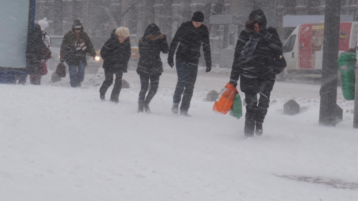 Cod portocaliu de ninsori şi viscol în 12 judeţe din sudul ţării, inclusiv în Capitală, până marţi