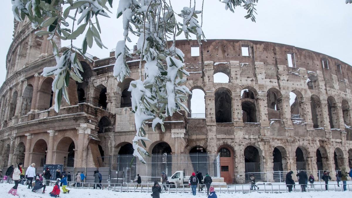 GALERIE FOTO - Cum arată Roma sub zăpadă