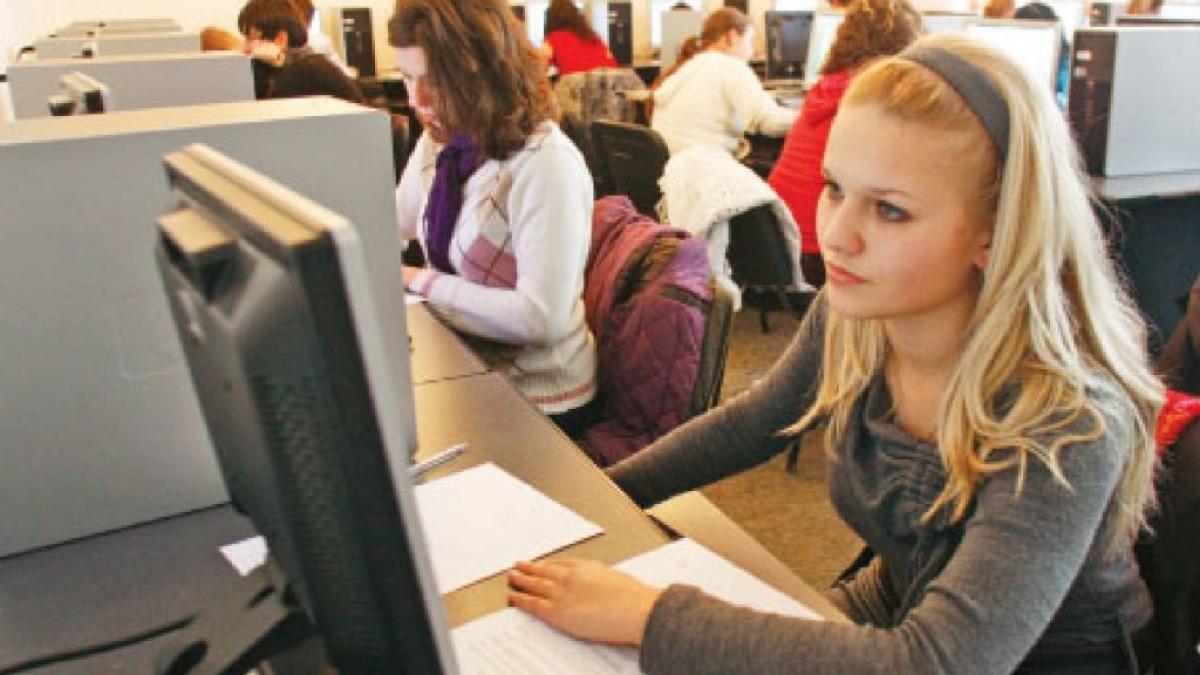 Elevii se pot pregăti online pentru proba la informatică a bacalaureatului