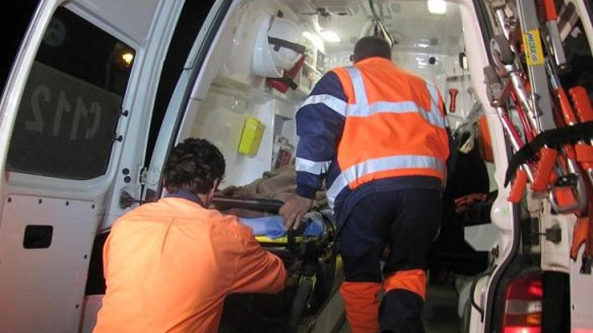 O persoană a murit şi alte două au fost rănite într-un accident pe DN54A