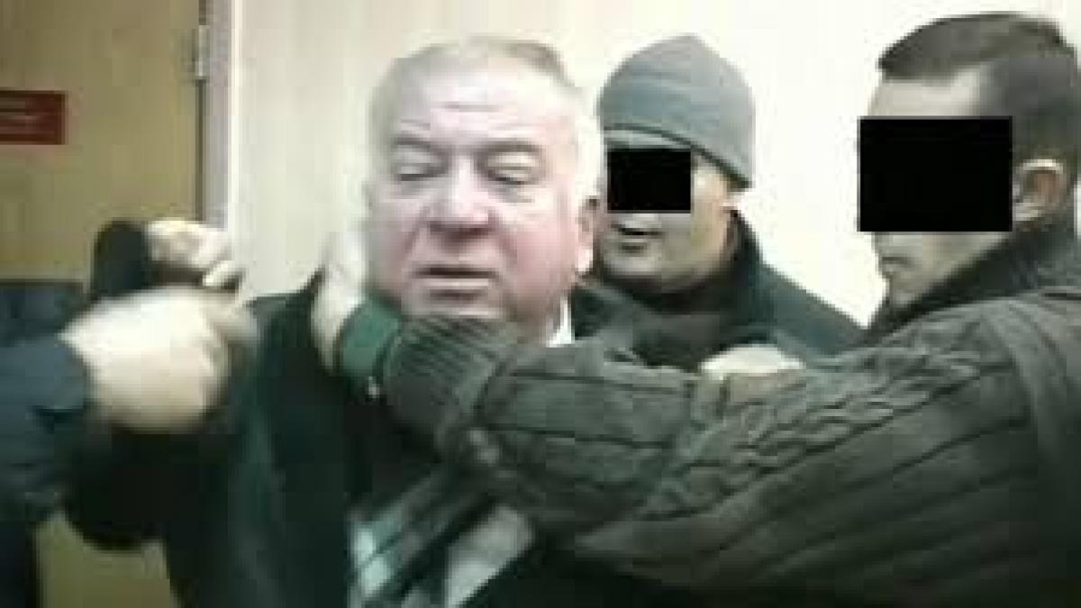 Spionul Serghei Skripal a fost otrăvit cu gaz iritant. Doi polițiști care au intervenit, au fost și ei afectați de otravă