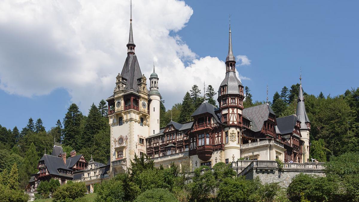 Castelul Peleş, pus in pericol de o defecţiune a centralei termice