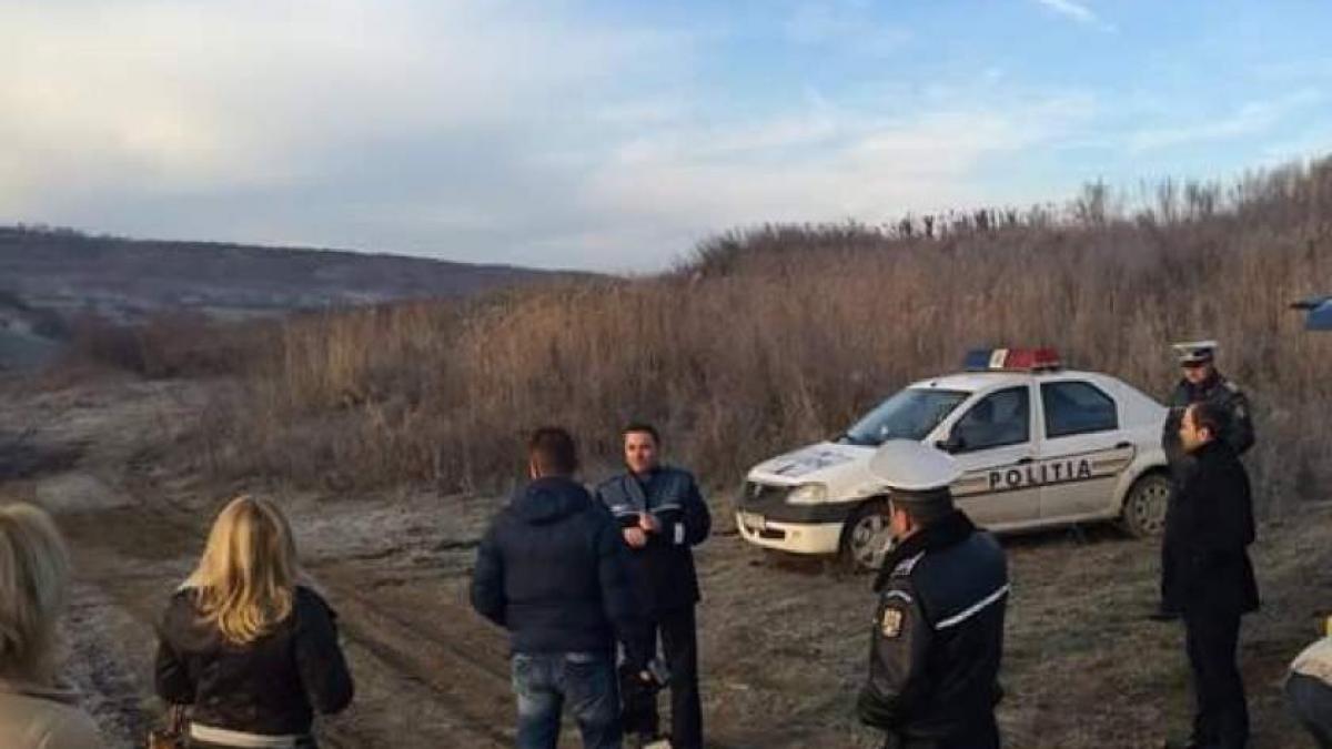 Descoperire macabră lângă Urlați! Corpul unui bărbat devorat de câini a fost găsit pe un câmp 