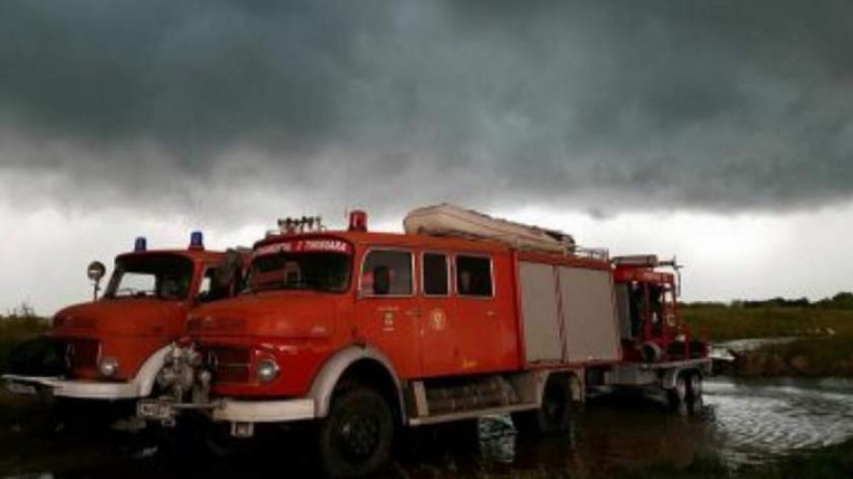 Meteorologii avertizează: Cod portocaliu de fenomene periculoase până miercuri seară