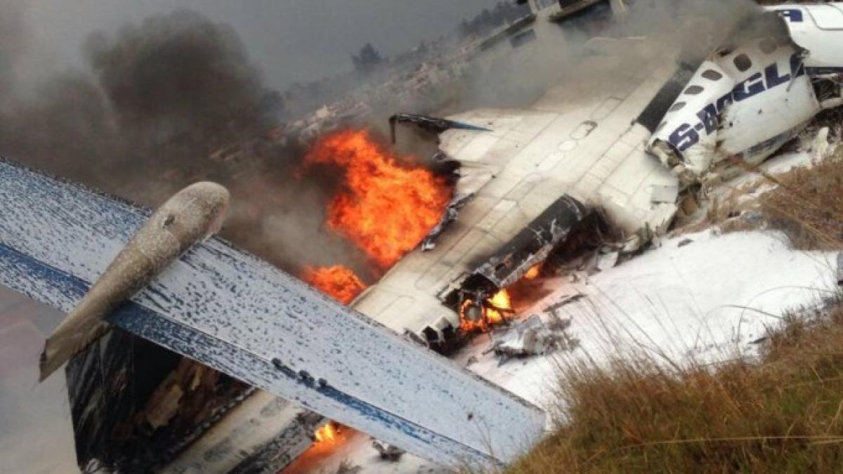Un avion, cu 71 de persoane la bord, s-a prăbușit în Nepal