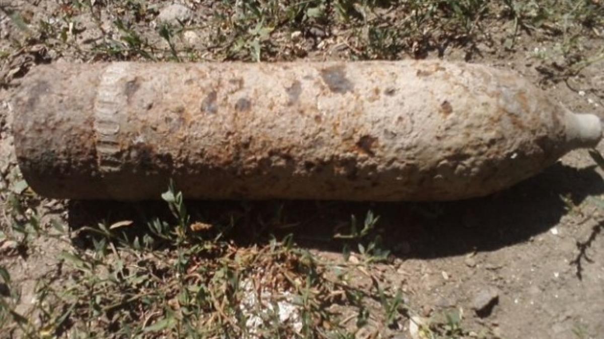 Descoperire incredibilă în Harghita!Trei bombe de aruncător din al Doilea Război Mondial au fost găsite în curtea unei femei