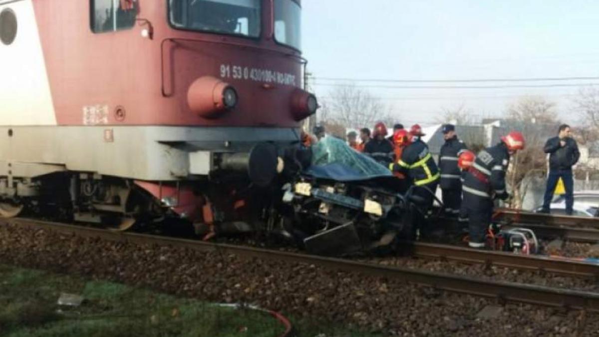 Tragedie în Brăila! Două persoane au murit după ce autoturismul în care se aflau a fost spulberat de tren