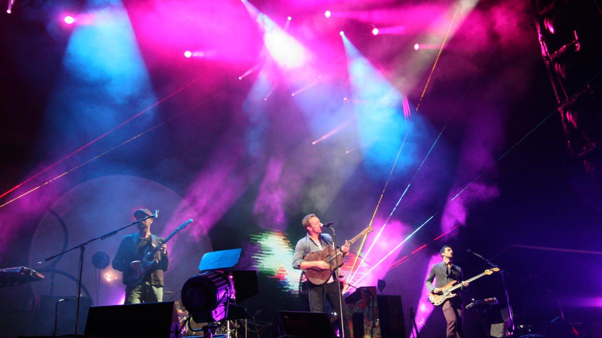 Coldplay și Ed Sheeran, printre alții, reeditează piesele lui Elton John în albumul „Revamp”