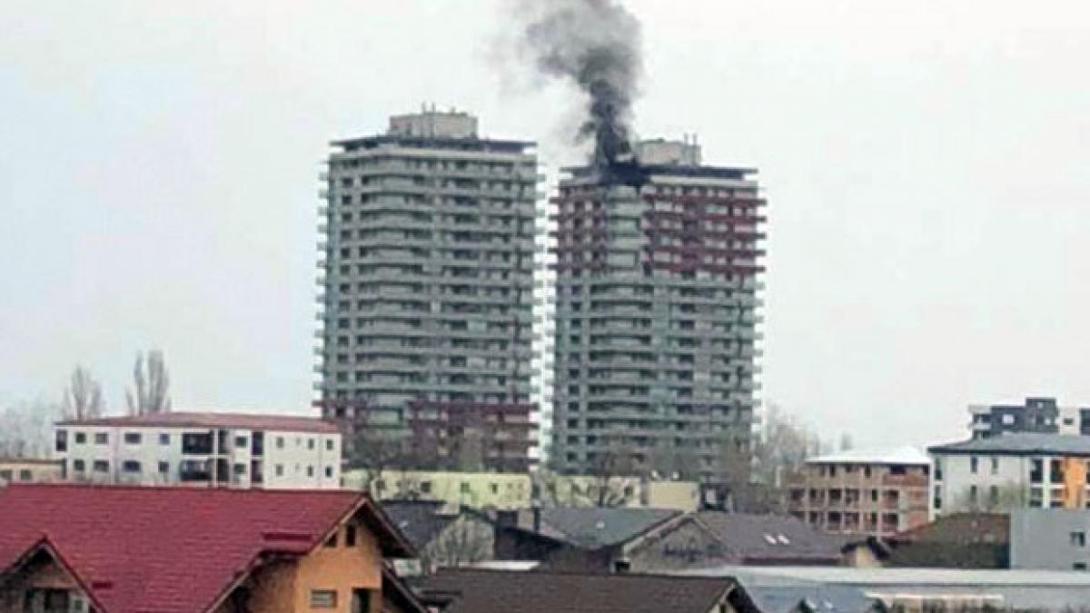 Incendiu la un bloc de locuințe din Berceni