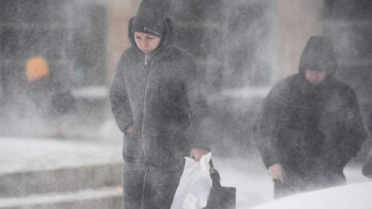 Vreme severă în Bucureşti. Vor fi trei zile de ger, ninsori şi polei.