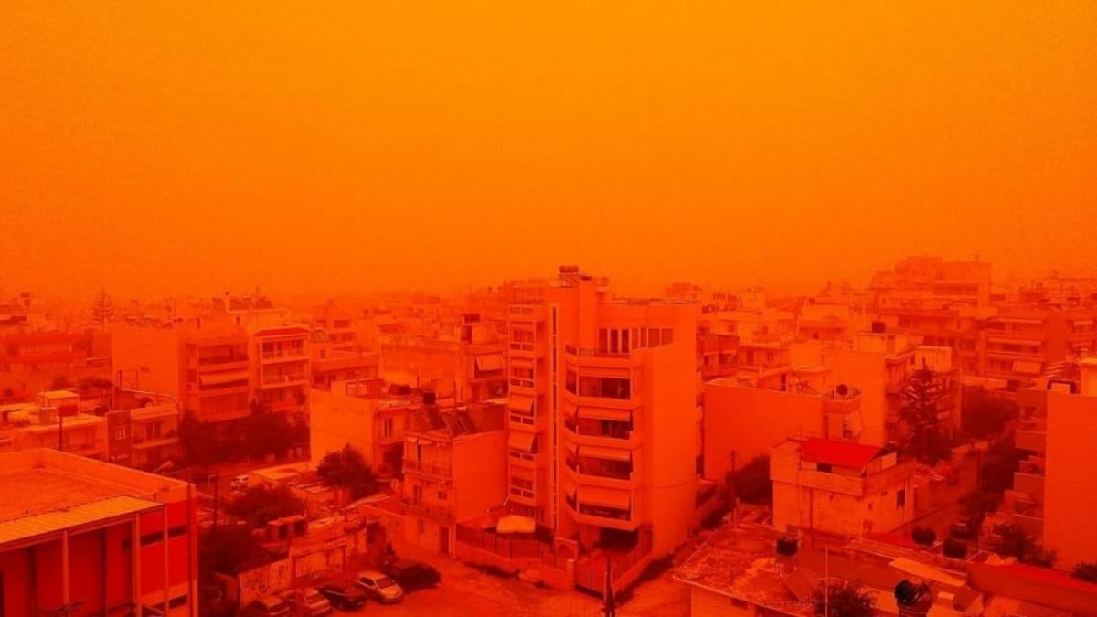 VIDEO + FOTO - Insula Creta, sufocată de un nor dens de praf saharian