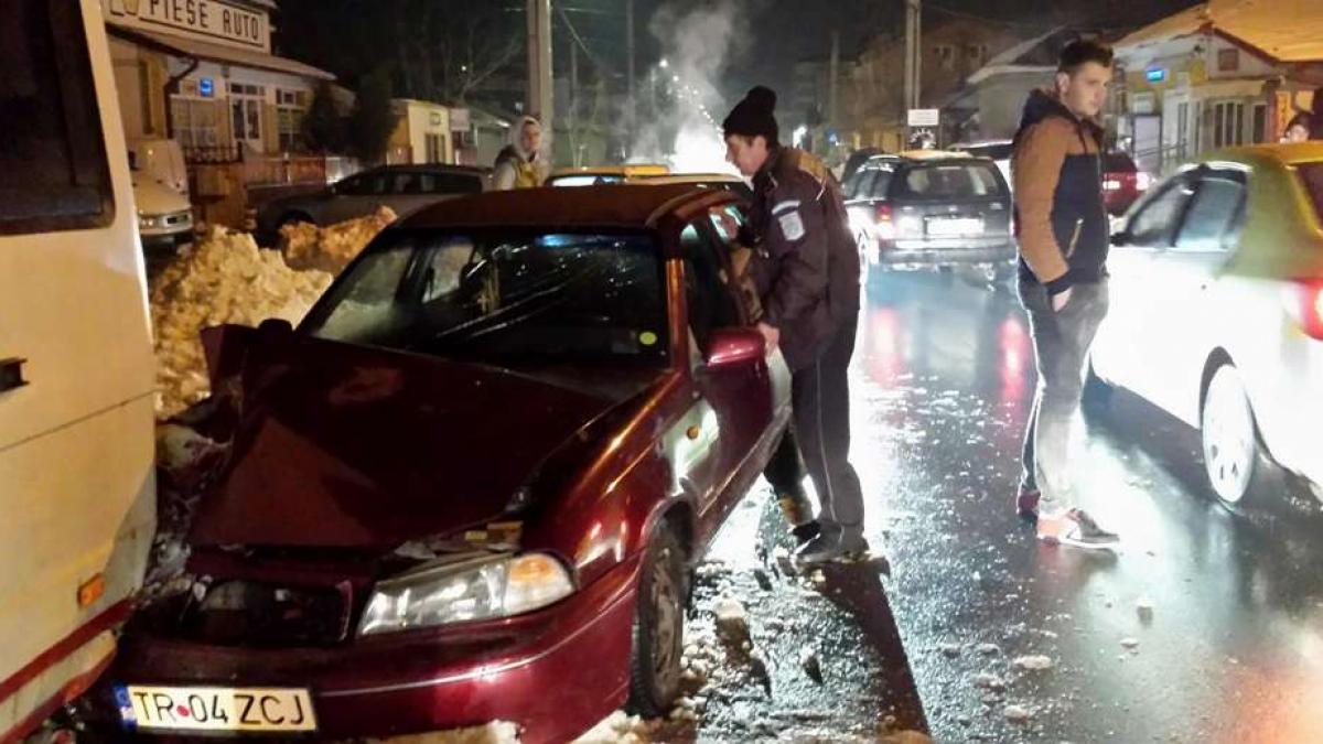 teleorman un politist beat a intrat cu masina intr un microbuz