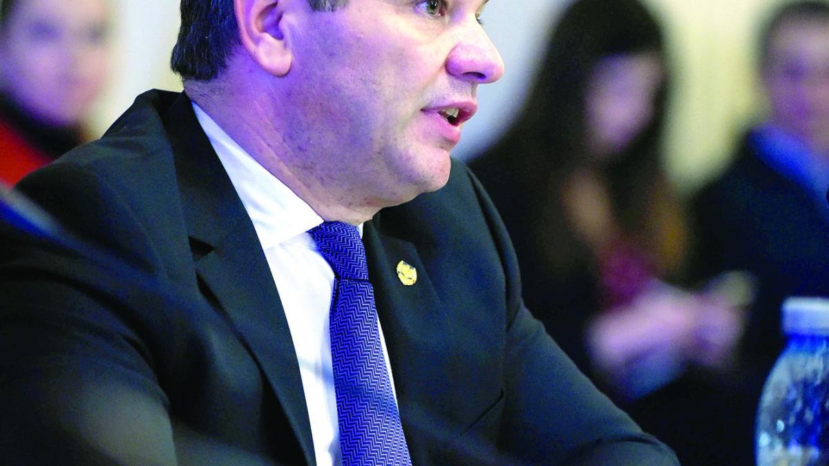 Frecţia la picior de lemn a moţiunilor simple