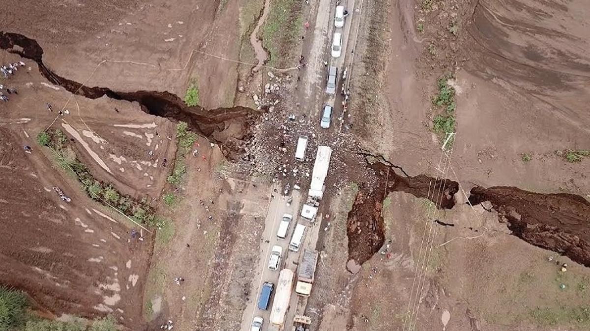 video in kenya pamantul s a rupt pur si simplu in doua