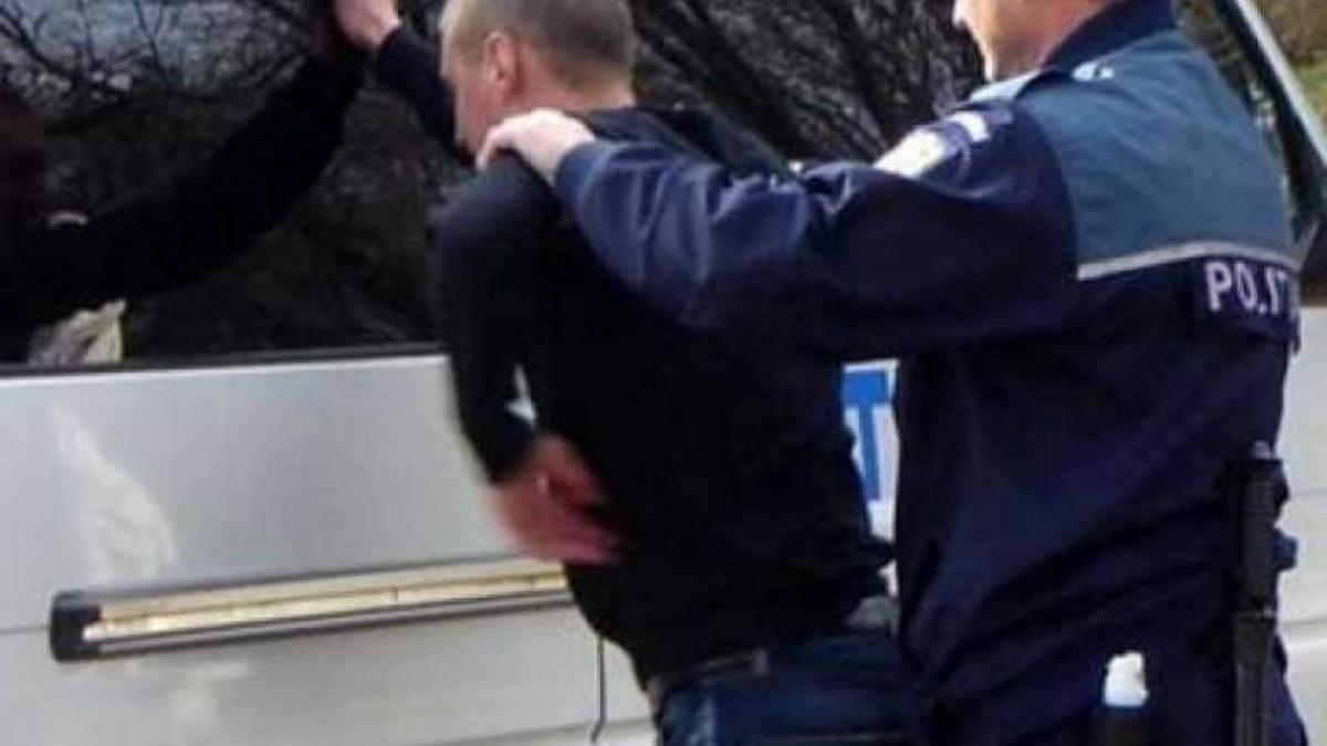 Şocant! Un tânăr din Alba şi-a bătut crunt mama pentru că nu a vrut să-i mai dea bani