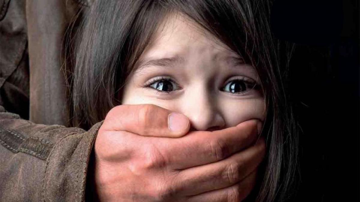 Antrenor de arte marţiale reţinut de poliţişti pentru agresarea sexuală a unor minore 