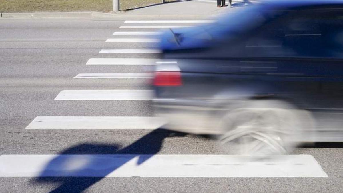 Accident teribil în Cluj! Un pieton a fost lovit de o maşină la Căşeiu