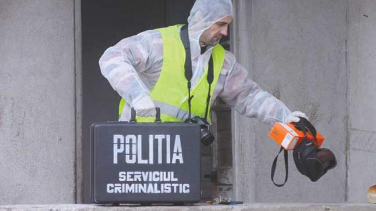 Crimă oribilă în Olt! Un bărbat a fost găsit cu gâtul tăiat în casă