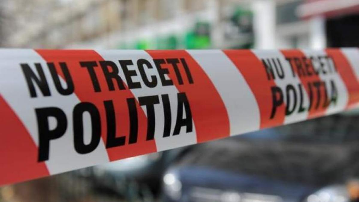 Descoperire macabră în Olt! Un bărbat a fost găsit înjunghiat pe o stradă din comuna Strejeşti