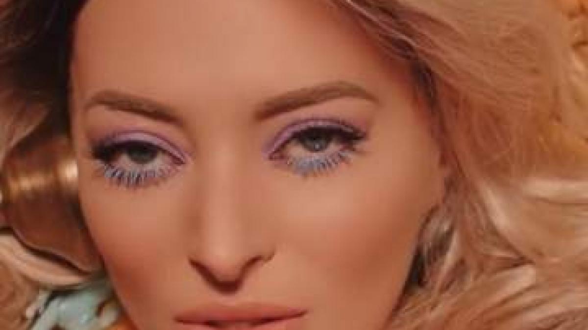 Delia vrea să spargă toate topurile cu noua piesă lansată recent 