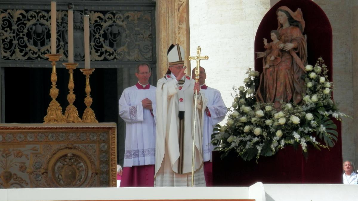 Paştele Catolic: Papa Francisc îi îndeamnă pe credincioşi să lase deoparte mulţumirea de sine