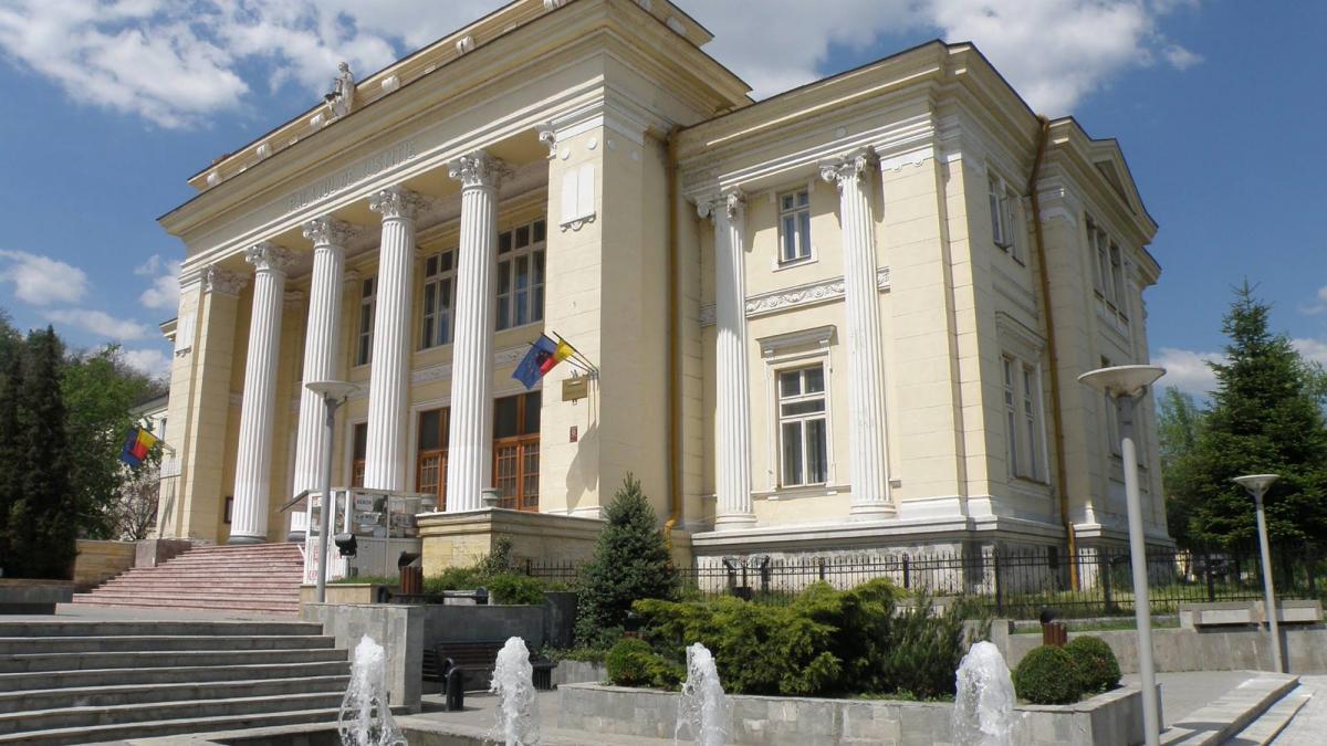 Palatele Justiţiei, reabilitate de un politician